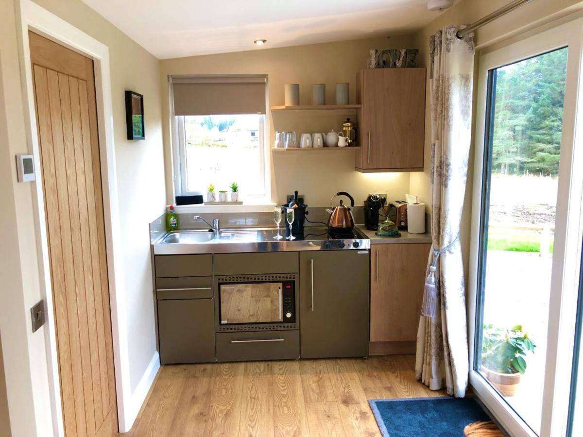 Stronaba Croft Cabins Спийн Бридж Екстериор снимка